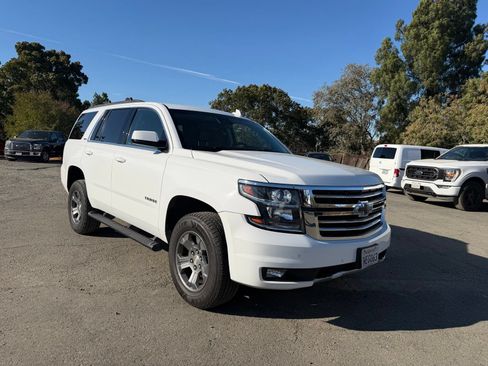 Used 2017 Chevrolet Tahoe LT w/ Luxury Package AWD/4WD image 7