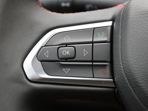 Used 2025 Jeep Compass Trailhawk AWD/4WD image 18