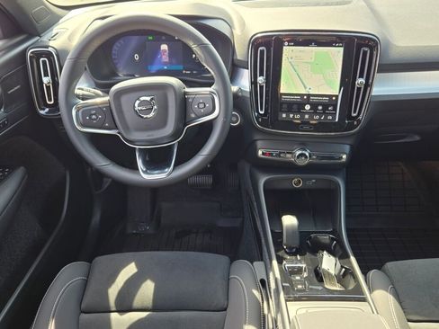 Used 2026 Volvo XC40 B5 Ultra w/ Climate Package AWD/4WD image 2