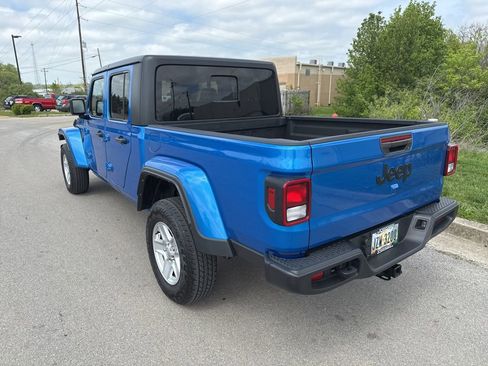 Used 2023 Jeep Gladiator Sport image 4