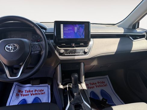 Used 2025 Toyota Corolla Cross LE FWD image 11
