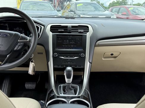 Used 2013 Ford Fusion SE FWD image 10