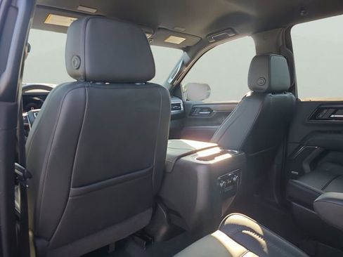 Used 2025 GMC Yukon XL Denali AWD/4WD image 10