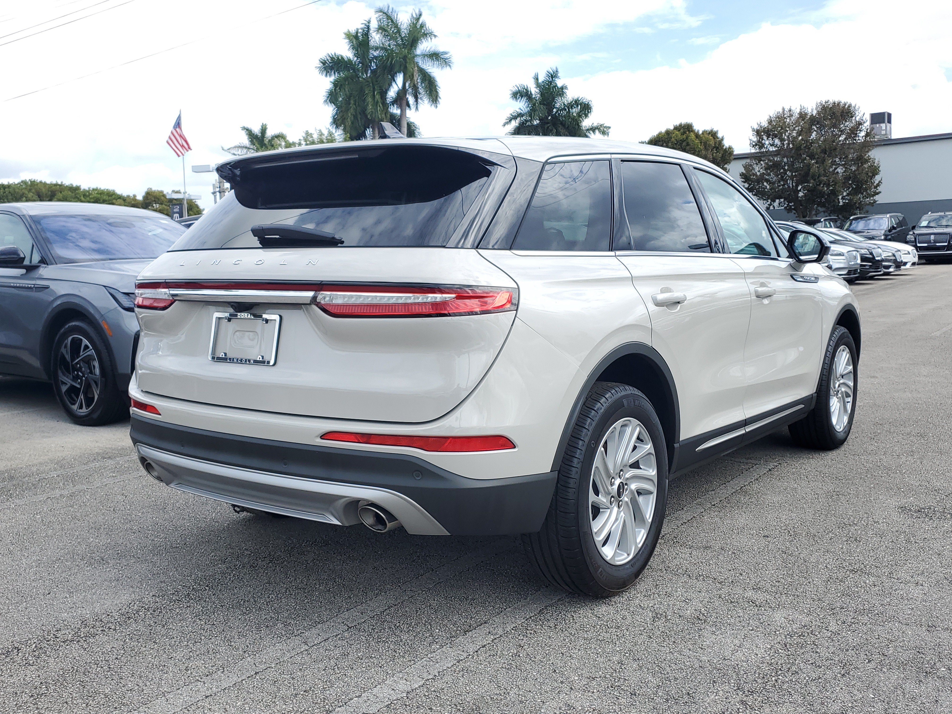 Used 2024 Lincoln Corsair FWD image 6