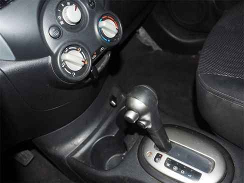 Used 2014 Nissan Versa SV image 17