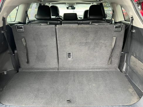 Used 2023 Toyota Highlander XLE AWD/4WD image 11