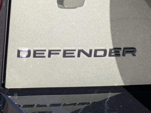 Used 2025 Land Rover Defender 110 X-Dynamic SE image 34