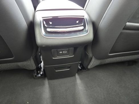 Used 2022 Cadillac XT6 Sport AWD/4WD image 11