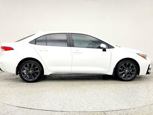 Used 2025 Toyota Corolla SE image 4