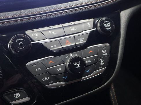 Certified 2025 Chrysler Pacifica Pinnacle image 34