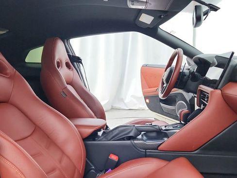 Used 2017 Nissan GT-R Premium w/ Premium Interior Package image 27