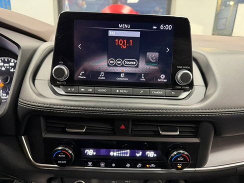 Used 2023 Nissan Rogue SV image 43