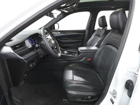 Used 2022 Jeep Grand Cherokee Overland AWD/4WD image 23