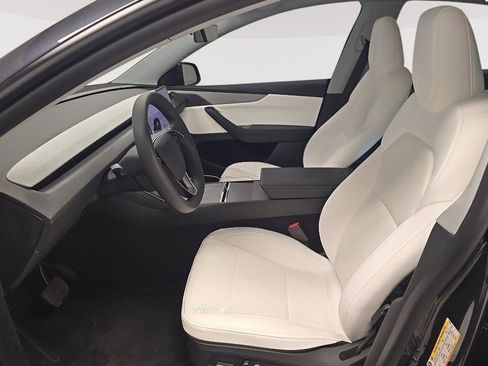 Used 2026 Tesla Model Y Long Range RWD image 4