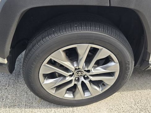 Used 2022 Toyota RAV4 XLE Premium FWD image 11