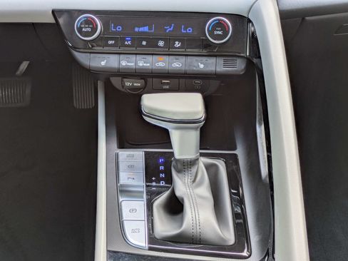 Used 2024 Hyundai Elantra Limited FWD image 19