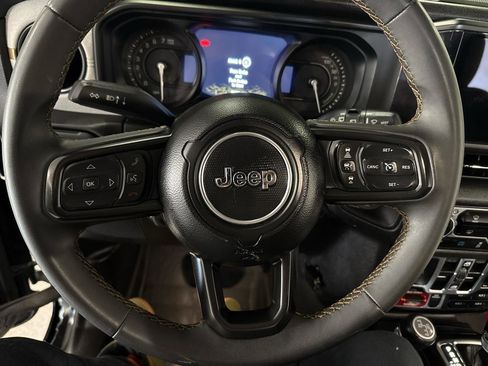 Used 2024 Jeep Wrangler Unlimited image 11