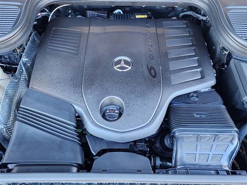 Used 2024 Mercedes-Benz GLS 450 4MATIC image 26