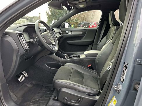 Used 2021 Volvo XC40 T5 R-Design w/ Climate Package image 16