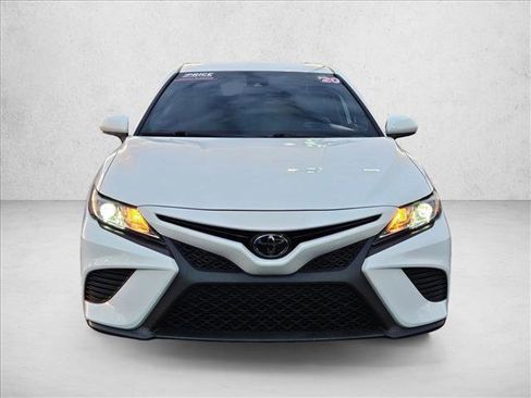 Used 2020 Toyota Camry SE image 2