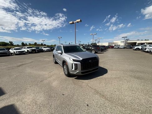 Used 2025 Hyundai Palisade SEL FWD image 3