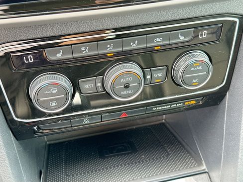 Used 2023 Volkswagen Atlas SE w/ Panoramic Sunroof Package image 35