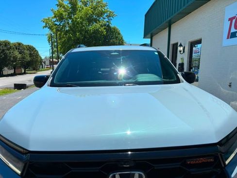 Used 2024 Honda Pilot TrailSport image 9