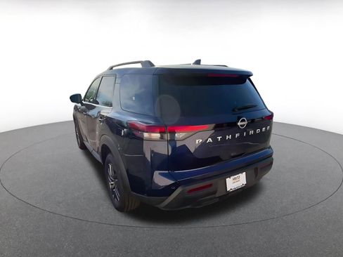 Used 2025 Nissan Pathfinder SV image 10