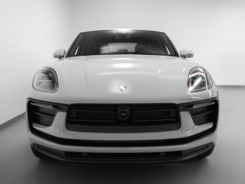 Certified 2026 Porsche Macan AWD/4WD image 8