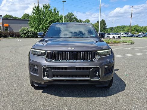Used 2024 Jeep Grand Cherokee Overland w/ Luxury Tech Group IV AWD/4WD image 5
