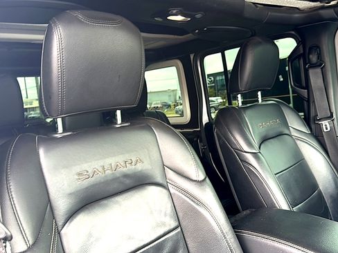 Used 2018 Jeep Wrangler Unlimited Sahara AWD/4WD image 24