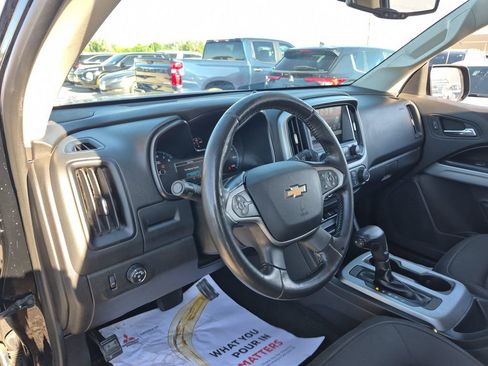 Used 2017 Chevrolet Colorado LT w/ LT Convenience Package RWD image 9