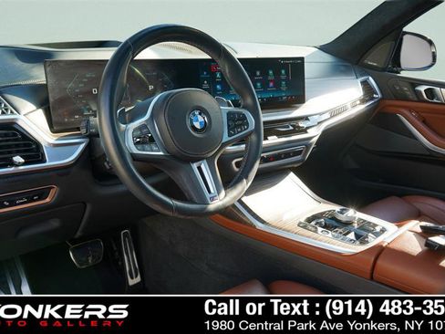 Used 2024 BMW X7 M60i w/ Executive Package image 59