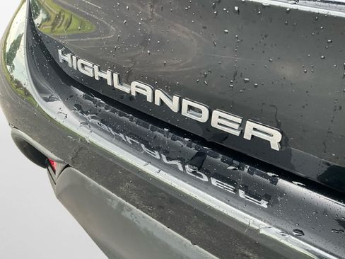 Used 2024 Toyota Highlander LE AWD/4WD image 23