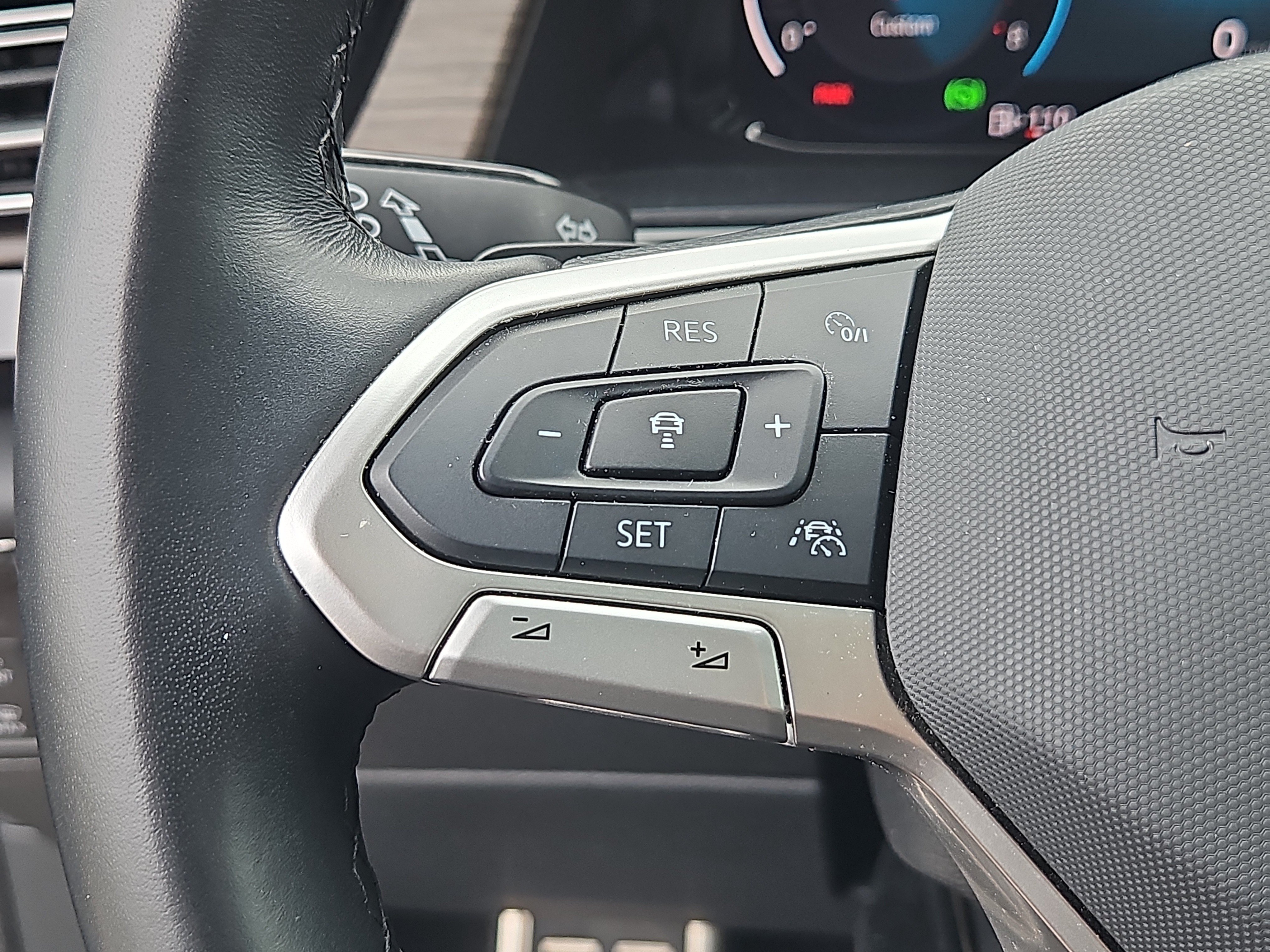 Certified 2024 Volkswagen Atlas SEL Premium R-Line AWD/4WD image 24