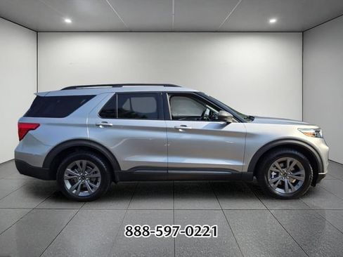 Used 2021 Ford Explorer XLT w/ Equipment Group 202A AWD/4WD image 6