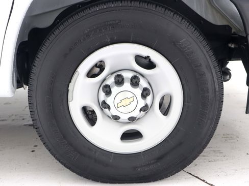 Used 2025 Chevrolet Express 2500 w/ Driver Convenience Package image 32