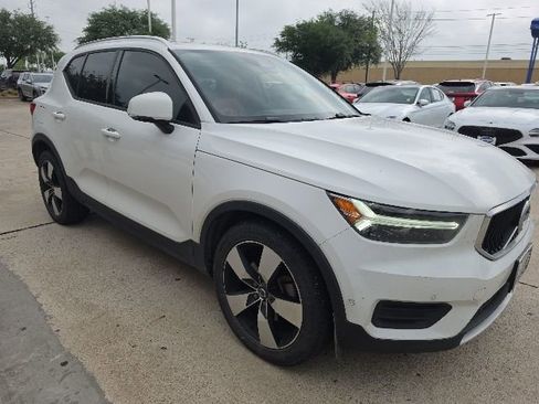 Used 2019 Volvo XC40 T5 Momentum AWD/4WD image 4