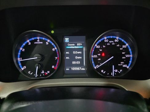 Used 2017 Toyota RAV4 LE AWD/4WD image 17