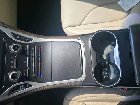 Used 2017 Lincoln MKX Reserve w/ Lincoln MKX Climate Package FWD image 16