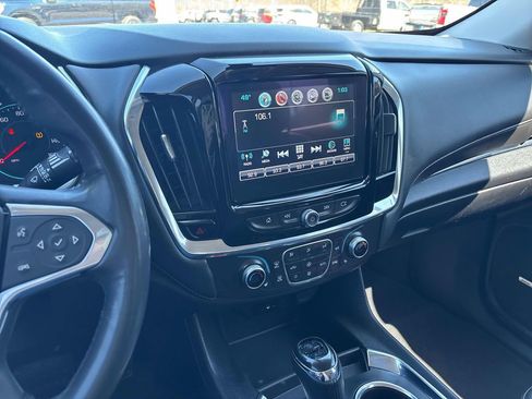 Used 2018 Chevrolet Traverse LT image 16