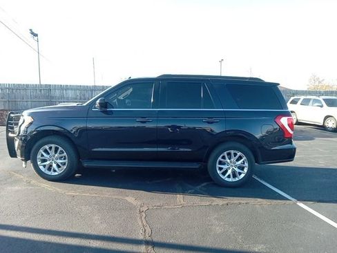 Used 2021 Ford Expedition XLT image 4