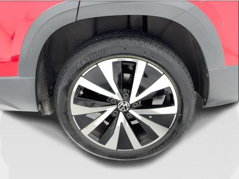 Used 2022 Volkswagen Taos SE FWD image 12