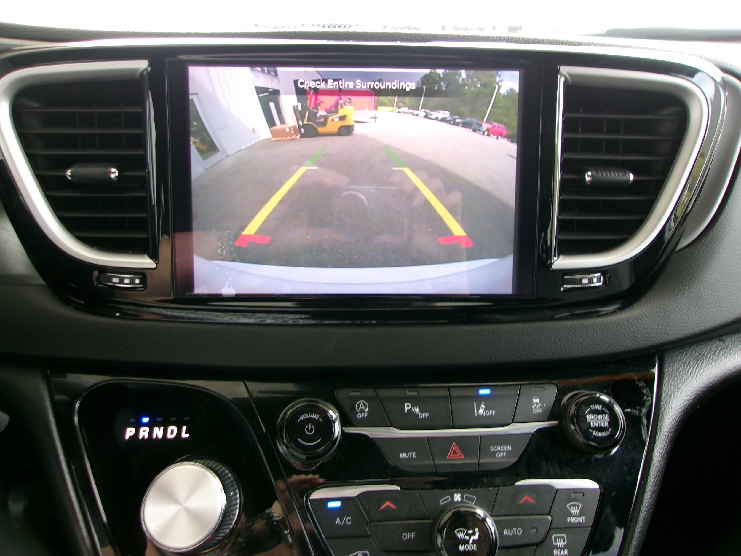 Used 2025 Chrysler Pacifica Select FWD image 16
