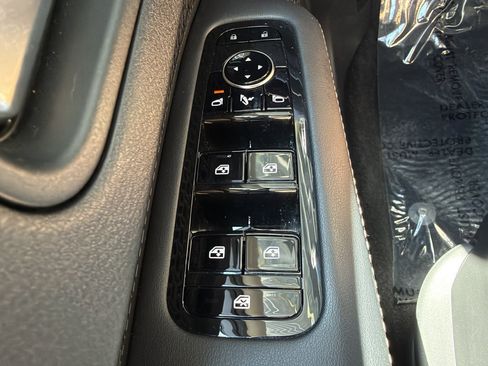 Used 2025 Nissan Ariya FWD image 27