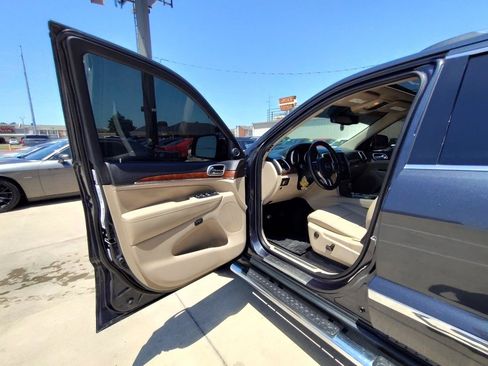 Used 2013 Jeep Grand Cherokee Limited w/ Mopar Chrome Edition Group RWD image 13