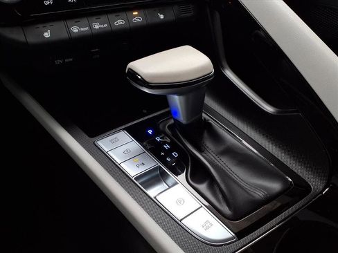 Used 2024 Hyundai Elantra Limited image 7