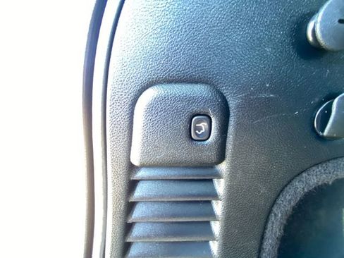 Used 2018 Jeep Grand Cherokee Altitude image 32