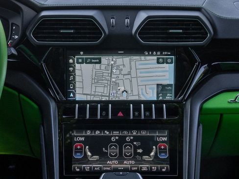 Used 2022 Lamborghini Urus AWD/4WD image 19