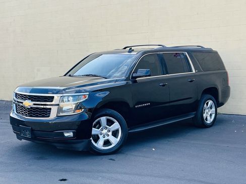 Used 2015 Chevrolet Suburban LT w/ Luxury Package image 4